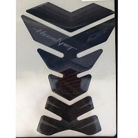 картинка Наклейка на бак Honda Hornet carbon 18824 от магазина moto-bazar61.ru