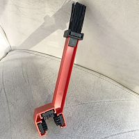 картинка Щетка для чистки цепи Accel MP-403 RED от магазина moto-bazar61.ru