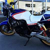 Мотоцикл HONDA CB 400 SFV-2 NC39-1044389 2003 г.в. - вид спереди и сбоку