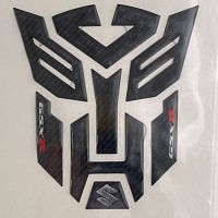 картинка Наклейка на бак Suzuki GSX-R Autobots carbon 19348 от магазина moto-bazar61.ru
