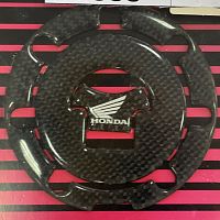 картинка Наклейка на крышку бака Honda 08P61-MFJ-100B от магазина moto-bazar61.ru