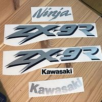 картинка Наклейка KAWASAKI ZX9R 1998 комплект 18094 от магазина moto-bazar61.ru