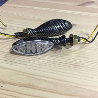 картинка Поворотники на ножке EMGO Carbon LED E-MARK 61-66272 от магазина moto-bazar61.ru