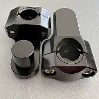 картинка Стойки руля CNC black DIAM 22-28mm L-F-04-11 от магазина moto-bazar61.ru