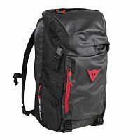 картинка Рюкзак DAINESE D-THROTTLE W01 Stealth-red 201980070 от магазина moto-bazar61.ru