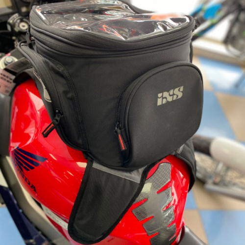 картинка Cумка на бак IXS Tank Bag Large X92297-003-00 от магазина moto-bazar61.ru