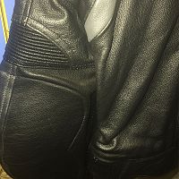 картинка КУРТКА  кожа BUSE AntiShock blk/grey/silver 52 15692 от магазина moto-bazar61.ru