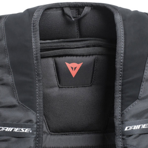 картинка Рюкзак DAINESE D-MACH W01 Stealth-black 201980060 от магазина moto-bazar61.ru фото 2