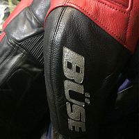 картинка Комбинезон  кожа BUSE Dynamic blk/red/wh 54 4460C от магазина moto-bazar61.ru