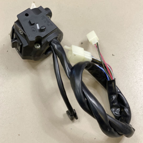 Пульт Управления правый CB 400/1300 Vtec 19102 - фото в магазине moto-bazar61.ru фото 2 Пульт Управления правый CB 400/1300 Vtec 19102 для мотоциклов - видеообзор фото 2