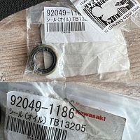 картинка Сальник KAWASAKI 92049-1186 13*20*5 от магазина moto-bazar61.ru