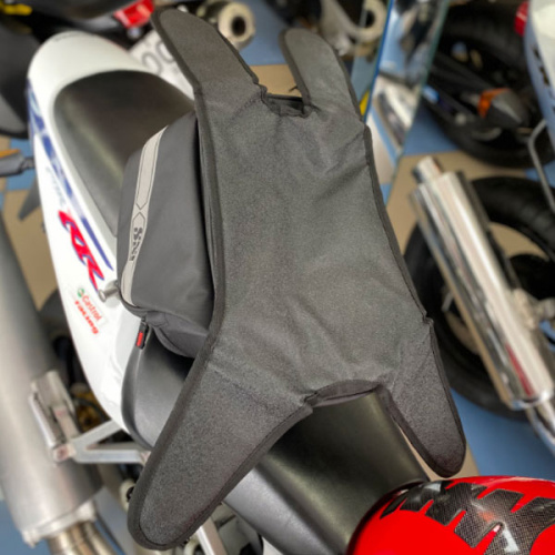 картинка Cумка на бак IXS Tank Bag Large X92297-003-00 от магазина moto-bazar61.ru фото 4