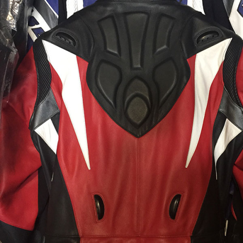 картинка Комбинезон  кожа BUSE Dynamic blk/red/wh 54 4460C от магазина moto-bazar61.ru фото 2