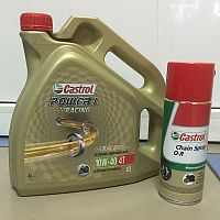 картинка Масло моторное CASTROL 4T POWER1 Racing 10W40 4L промо+смазка цепи 15AB42 от магазина moto-bazar61.ru