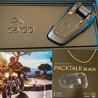 картинка Cardo Scala Rider гарнитура PackTalk Black JBL Single PTB00040 от магазина moto-bazar61.ru