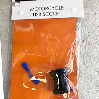 картинка Розетка USB 2.0 с вольтметром MUS12 от магазина moto-bazar61.ru