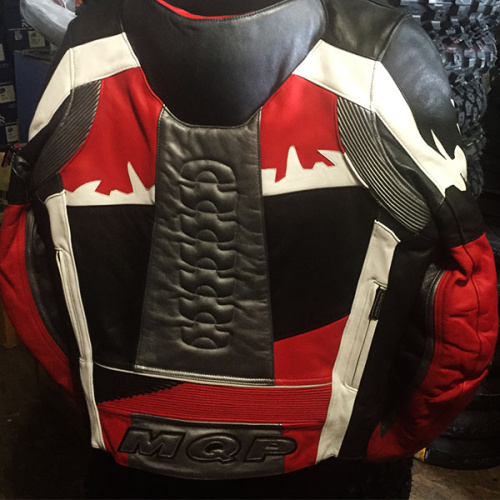картинка КУРТКА  кожа MQP ACES blk/white/red 54 15698 от магазина moto-bazar61.ru фото 4