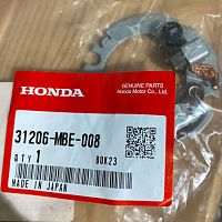 картинка Щетка держатель стартера HONDA 31206-MBE-008 от магазина moto-bazar61.ru