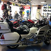 Мотоцикл HONDA GL 1800 SC47-1000274 2001 - вид спереди и сбоку