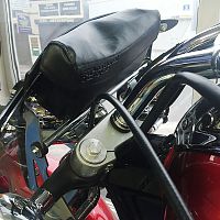 картинка Cумка на стекло NATIONAL CYCLE Singl Holdster N1320 от магазина moto-bazar61.ru