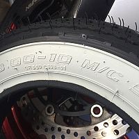 картинка 3.00-10 SHINKO белая полоса 550 15617 от магазина moto-bazar61.ru