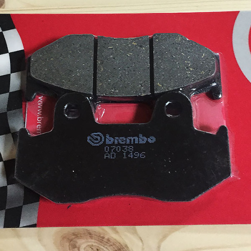 Тормозные колодки BREMBO CARBON CERAMIC 07038 - фото в магазине moto-bazar61.ru Тормозные колодки BREMBO CARBON CERAMIC 07038 - купить в Ростове-на-Дону