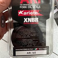 картинка Пыльники ARIETE ARI.165 48*61*6/15 от магазина moto-bazar61.ru
