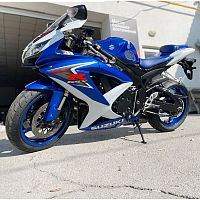 Мотоцикл SUZUKI GSX-R 600 JS1GN7EA882103185 2008 - вид спереди и сбоку