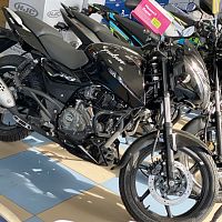 картинка BAJAJ Pulsar 180 black/silver Pulsar180 22994 от магазина moto-bazar61.ru
