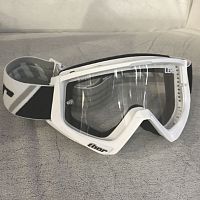 картинка Очки кроссовые THOR Combat white/black 2601-2079 от магазина moto-bazar61.ru